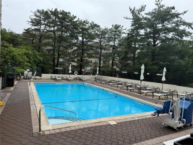 Greencroft Condominium is a prestigious residence in New on Pelham Country Club in New York - for sale on GolfHomes.com, golf home, golf lot