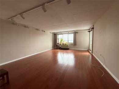 Greencroft Condominium is a prestigious residence in New on Pelham Country Club in New York - for sale on GolfHomes.com, golf home, golf lot