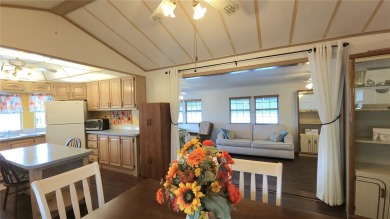 CHEERFUL HOME IN ACTIVE 55+ COMMUNITY! This one bed, two bath on River Run Golf Links in Florida - for sale on GolfHomes.com, golf home, golf lot