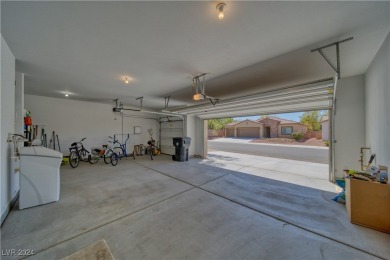 This beautiful single-story home features 2 bedrooms and a on Mountain Falls Golf Course in Nevada - for sale on GolfHomes.com, golf home, golf lot