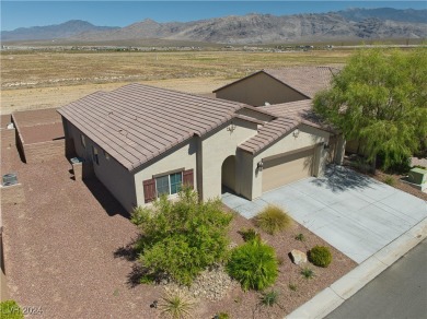 This beautiful single-story home features 2 bedrooms and a on Mountain Falls Golf Course in Nevada - for sale on GolfHomes.com, golf home, golf lot