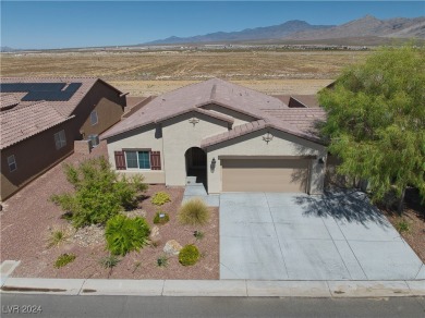 This beautiful single-story home features 2 bedrooms and a on Mountain Falls Golf Course in Nevada - for sale on GolfHomes.com, golf home, golf lot