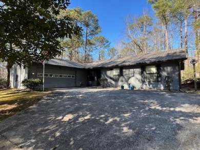 Charming 3-bedroom, 2-bath home in the desirable StillWaters on Stillwaters Golf and Country Club in Alabama - for sale on GolfHomes.com, golf home, golf lot