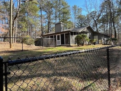 Charming 3-bedroom, 2-bath home in the desirable StillWaters on Stillwaters Golf and Country Club in Alabama - for sale on GolfHomes.com, golf home, golf lot