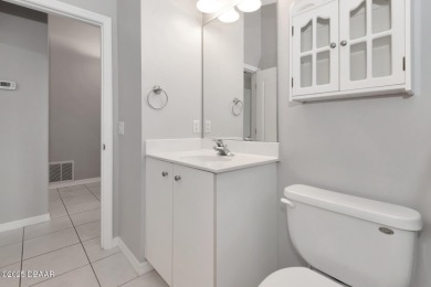 Welcome to this beautifully maintained 3-bedroom, 2-bathroom on The Golf Club At Cypress Head in Florida - for sale on GolfHomes.com, golf home, golf lot