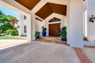 EXPECT TO BE IMPRESSED! GRAND ENTRY! AMAZING LIVING ROOM on Green Tree Country Club in Texas - for sale on GolfHomes.com, golf home, golf lot