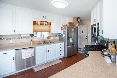 Stunning Prescott Country Club retreat with mountain & golf on Prescott Golf and Country Club in Arizona - for sale on GolfHomes.com, golf home, golf lot