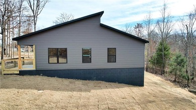 Beautifully crafted new Bella Vista home in quiet neighborhood on Bella Vista Country Club - Highlands in Arkansas - for sale on GolfHomes.com, golf home, golf lot