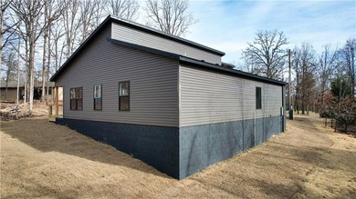 Beautifully crafted new Bella Vista home in quiet neighborhood on Bella Vista Country Club - Highlands in Arkansas - for sale on GolfHomes.com, golf home, golf lot