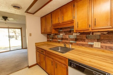 Great 3 bedroom 2 bath home, great price, in a great on Arrowhead Country Club in South Carolina - for sale on GolfHomes.com, golf home, golf lot