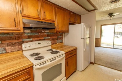 Great 3 bedroom 2 bath home, great price, in a great on Arrowhead Country Club in South Carolina - for sale on GolfHomes.com, golf home, golf lot