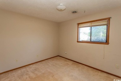 Great 3 bedroom 2 bath home, great price, in a great on Arrowhead Country Club in South Carolina - for sale on GolfHomes.com, golf home, golf lot