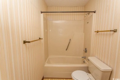 Great 3 bedroom 2 bath home, great price, in a great on Arrowhead Country Club in South Carolina - for sale on GolfHomes.com, golf home, golf lot