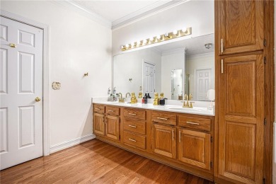 Discover your perfect retreat in this beautiful 4-bedroom, 3 on Canongate On White Oak Golf Course in Georgia - for sale on GolfHomes.com, golf home, golf lot