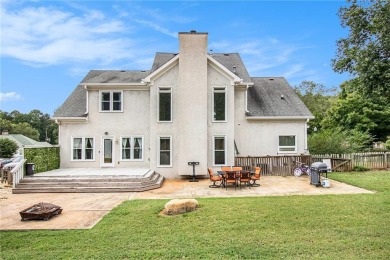 Discover your perfect retreat in this beautiful 4-bedroom, 3 on Canongate On White Oak Golf Course in Georgia - for sale on GolfHomes.com, golf home, golf lot