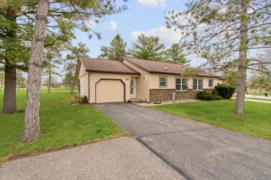 For Sale: Beautifully Updated Ranch-Style Half Duplex Condo! on Saddle Ridge Golf Club in Wisconsin - for sale on GolfHomes.com, golf home, golf lot