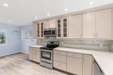 Move-in ready, flex 3BR/2BA condo in desirable Eastgate at on Hunters Run Golf and Country Club in Florida - for sale on GolfHomes.com, golf home, golf lot
