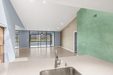 Move-in ready, flex 3BR/2BA condo in desirable Eastgate at on Hunters Run Golf and Country Club in Florida - for sale on GolfHomes.com, golf home, golf lot