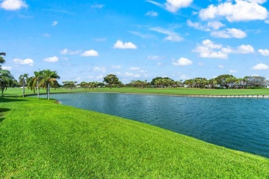 Move-in ready, flex 3BR/2BA condo in desirable Eastgate at on Hunters Run Golf and Country Club in Florida - for sale on GolfHomes.com, golf home, golf lot