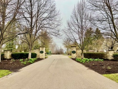 This neighborhood is a magical hidden gem! 6305 Valley View on Royal Melbourne in Illinois - for sale on GolfHomes.com, golf home, golf lot