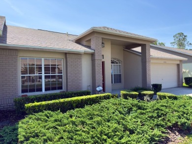 Welcome to this desirable end-unit villa in the vibrant 55+ golf on Heritage Pines Country Club in Florida - for sale on GolfHomes.com, golf home, golf lot
