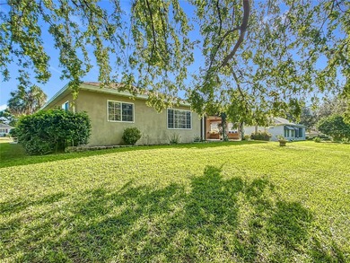 Under contract-accepting backup offers. Lovely stucco 3 on Eagle Ridge At Spruce Creek Country Club in Florida - for sale on GolfHomes.com, golf home, golf lot