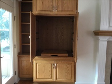 Welcome to the beautiful reversed 1.5 story located off the 12th on Drumm Farm Golf Course in Missouri - for sale on GolfHomes.com, golf home, golf lot