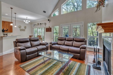 Beautifully updated 4BR 2.5BA lakefront home only a few hundred on Rocky Bayou Country Club in Florida - for sale on GolfHomes.com, golf home, golf lot