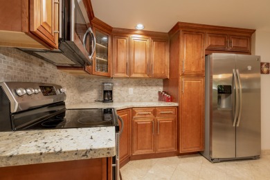 End unit villa in Boca Pointe's La Mirada with soaring ceilings on Boca Pointe Country Club in Florida - for sale on GolfHomes.com, golf home, golf lot