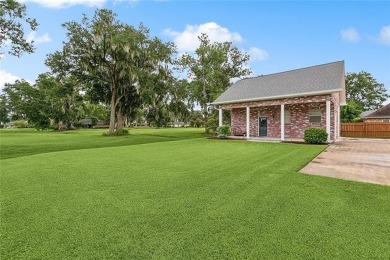 Welcome to this exquisite 5-bedroom, 2.5-bathroom home ideally on Willowdale Country Club in Louisiana - for sale on GolfHomes.com, golf home, golf lot