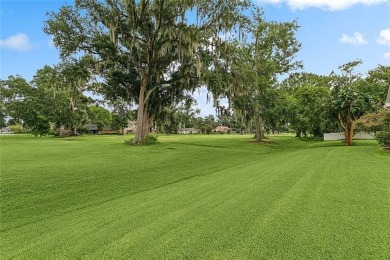 Welcome to this exquisite 5-bedroom, 2.5-bathroom home ideally on Willowdale Country Club in Louisiana - for sale on GolfHomes.com, golf home, golf lot