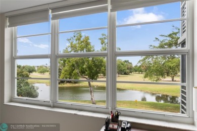 Beautifully renovated, spacious residence with large, screened on Palm-Aire Country Club and Resort - Palms in Florida - for sale on GolfHomes.com, golf home, golf lot
