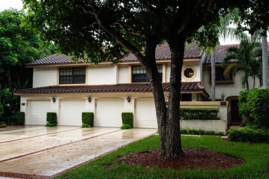 End unit villa in Boca Pointe's La Mirada with soaring ceilings on Boca Pointe Country Club in Florida - for sale on GolfHomes.com, golf home, golf lot