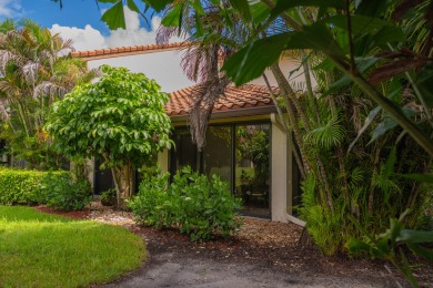 End unit villa in Boca Pointe's La Mirada with soaring ceilings on Boca Pointe Country Club in Florida - for sale on GolfHomes.com, golf home, golf lot