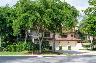 End unit villa in Boca Pointe's La Mirada with soaring ceilings on Boca Pointe Country Club in Florida - for sale on GolfHomes.com, golf home, golf lot