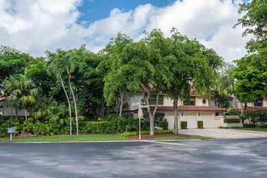 End unit villa in Boca Pointe's La Mirada with soaring ceilings on Boca Pointe Country Club in Florida - for sale on GolfHomes.com, golf home, golf lot
