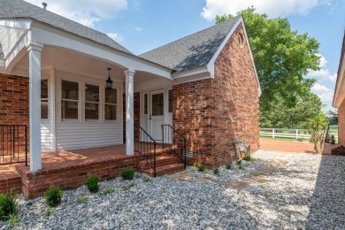 THE BEST OF GOLF COURSE LIVING! Enjoy INCREDIBLE golf course on Hot Springs Golf and Country Club in Arkansas - for sale on GolfHomes.com, golf home, golf lot