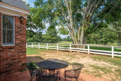 THE BEST OF GOLF COURSE LIVING! Enjoy INCREDIBLE golf course on Hot Springs Golf and Country Club in Arkansas - for sale on GolfHomes.com, golf home, golf lot