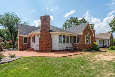 THE BEST OF GOLF COURSE LIVING! Enjoy INCREDIBLE golf course on Hot Springs Golf and Country Club in Arkansas - for sale on GolfHomes.com, golf home, golf lot