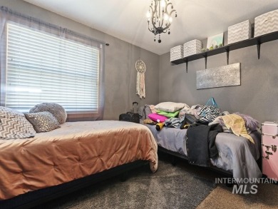 Great 4-Bedroom Home on Lakeview Golf Course - Priced to Sell! on Lakeview Golf Club in Idaho - for sale on GolfHomes.com, golf home, golf lot