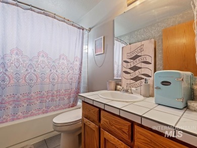 Great 4-Bedroom Home on Lakeview Golf Course - Priced to Sell! on Lakeview Golf Club in Idaho - for sale on GolfHomes.com, golf home, golf lot