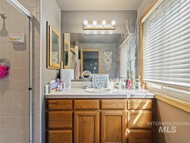 Great 4-Bedroom Home on Lakeview Golf Course - Priced to Sell! on Lakeview Golf Club in Idaho - for sale on GolfHomes.com, golf home, golf lot
