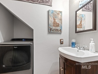 Great 4-Bedroom Home on Lakeview Golf Course - Priced to Sell! on Lakeview Golf Club in Idaho - for sale on GolfHomes.com, golf home, golf lot