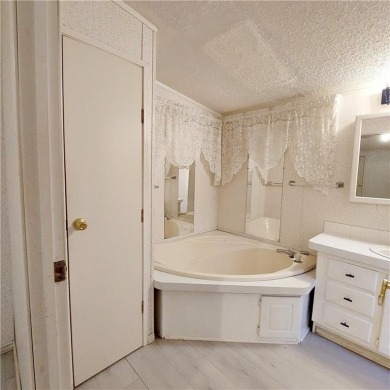 Charming  Move-In Ready in Turtle Cove!

Welcome to 281 on Turtle Cove Golf Course in Georgia - for sale on GolfHomes.com, golf home, golf lot