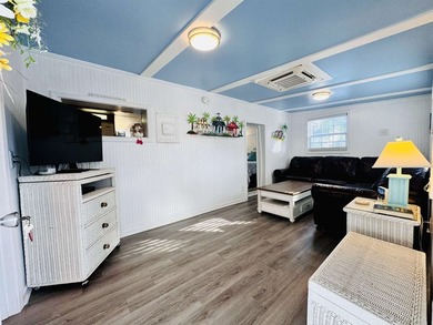 JUST LISTED! SELLER MOTIVATED PRICE! Adorable 2 bed/1 bath Retro on Prestwick Country Club in South Carolina - for sale on GolfHomes.com, golf home, golf lot