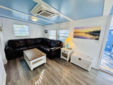 JUST LISTED! SELLER MOTIVATED PRICE! Adorable 2 bed/1 bath Retro on Prestwick Country Club in South Carolina - for sale on GolfHomes.com, golf home, golf lot