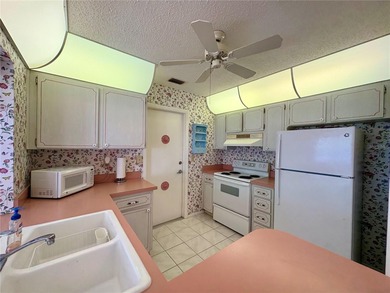 Welcome to easy Florida living in Unit 4 of The Mainlands of on Mainlands Golf Club in Florida - for sale on GolfHomes.com, golf home, golf lot