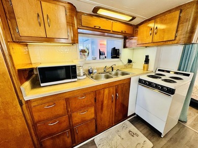 JUST LISTED! SELLER MOTIVATED PRICE! Adorable 2 bed/1 bath Retro on Prestwick Country Club in South Carolina - for sale on GolfHomes.com, golf home, golf lot