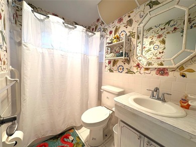 Welcome to easy Florida living in Unit 4 of The Mainlands of on Mainlands Golf Club in Florida - for sale on GolfHomes.com, golf home, golf lot