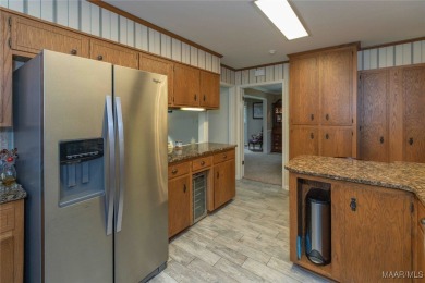 GREAT 4BR/2 1/2 BATH ONE LEVEL HOME LOCATED ON THE THIRTEENTH on Arrowhead Country Club in Alabama - for sale on GolfHomes.com, golf home, golf lot